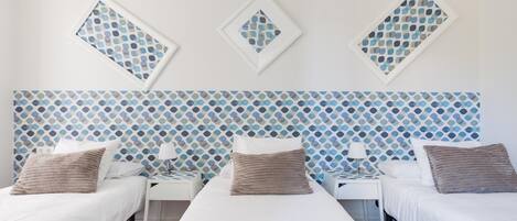 3 chambres, fer et planche à repasser, accès Internet, draps fournis