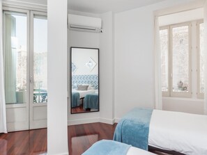 3 slaapkamers, een strijkplank/strijkijzer, internet, beddengoed