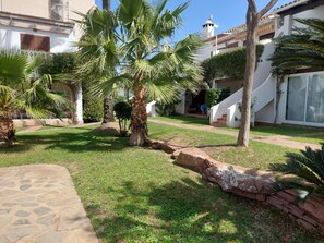 المنطقة المحيطة بالمنشأة