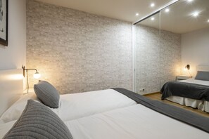 3 bedrooms, in-room safe, iron/ironing board, travel crib