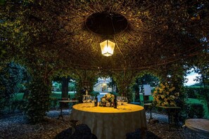 Outdoor banquet area - Villa Lenka        . (Capannori)
