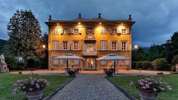 Esterni