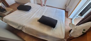 1 soverom og strykejern/-brett