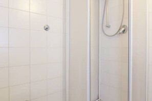 Dusche, Haartrockner, Bidet, Handtücher