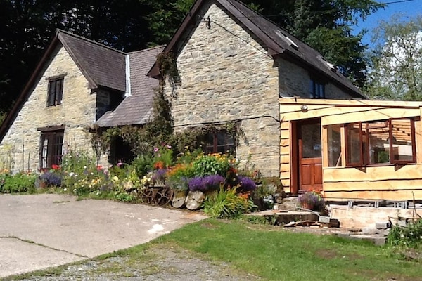 Goetre farmhouse dates back to the c1500’s part of which are over 500 years old.