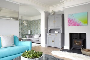 TV, fireplace, Netflix, streaming services