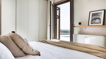 3 bedrooms, iron/ironing board, travel crib, free WiFi