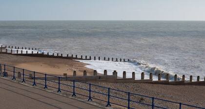 Silverdale Starlight spacious apartment with garden & parking