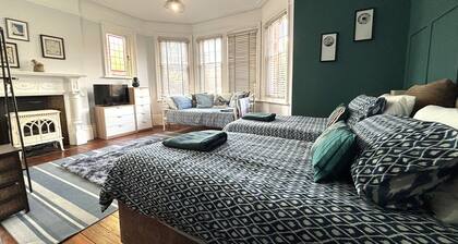 Silverdale Starlight spacious apartment with garden & parking