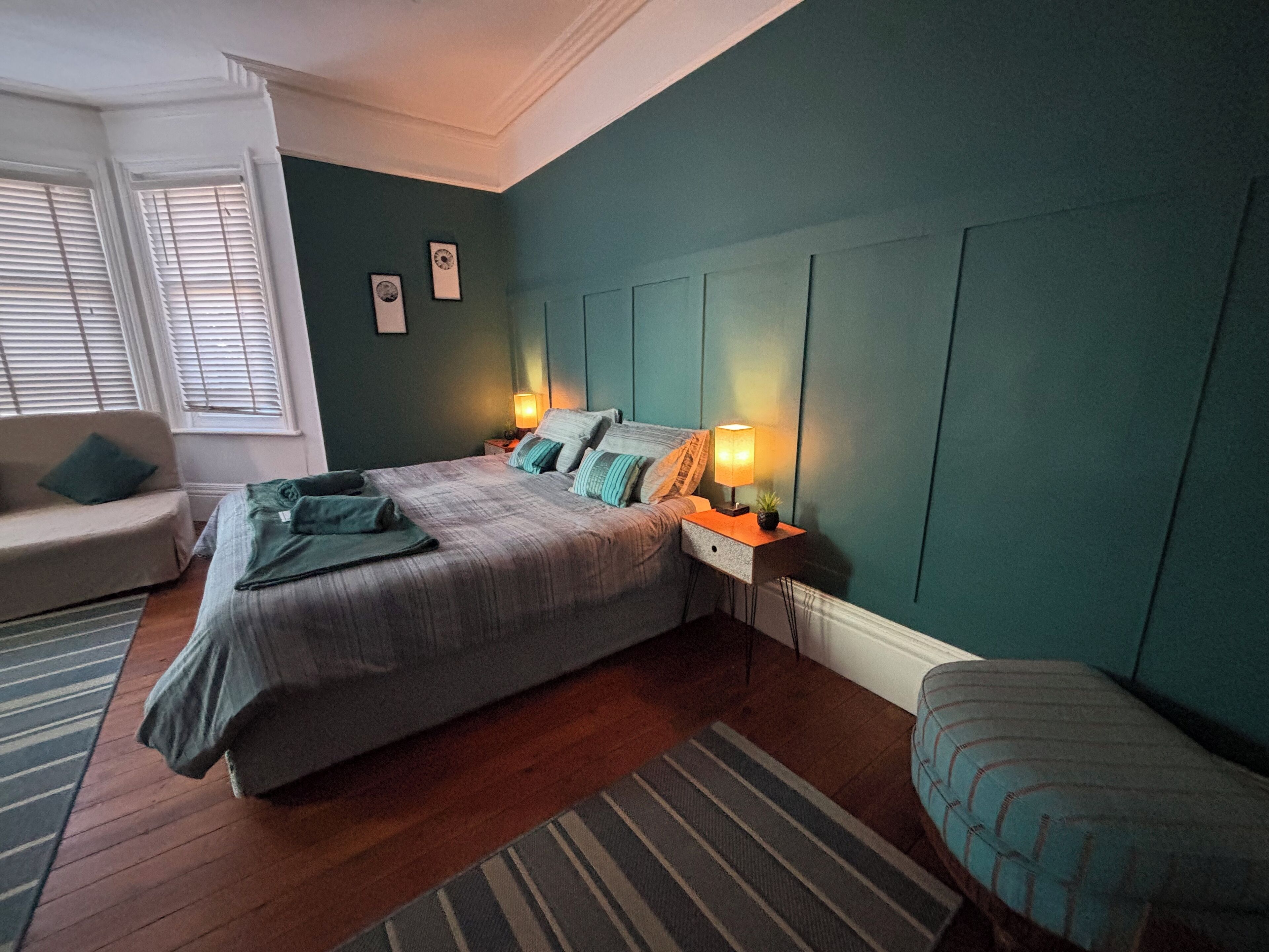 2 habitaciones, tabla de planchar con plancha, wifi y ropa de cama 