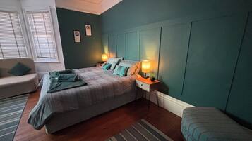 2 habitaciones, tabla de planchar con plancha, wifi y ropa de cama