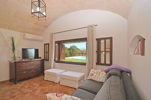 TV, DVD player - Molinot - Country house with pool in Búger, Mallorca (Buger)
