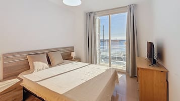 2 bedrooms, iron/ironing board, free WiFi
