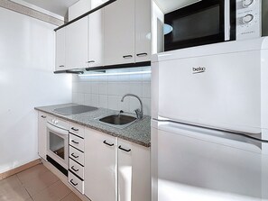 Refrigerador, microondas, horno, cafetera/tetera