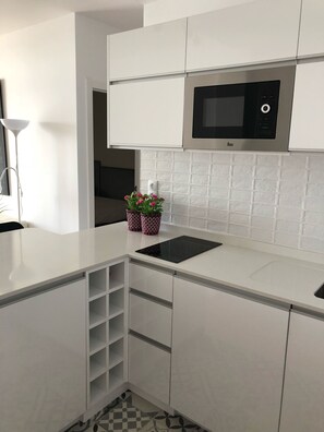 Microwave, coffee/tea maker, cookware/dishes/utensils - Apartment on the beach front  (La Garita telde)