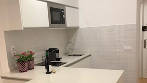 咖啡機/沖茶器、微波爐、廚房用具/餐具/器皿