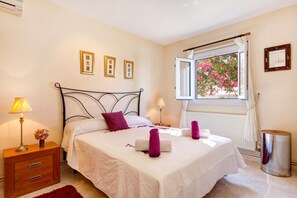 3 slaapkamers, een kluis op de kamer, een strijkplank/strijkijzer