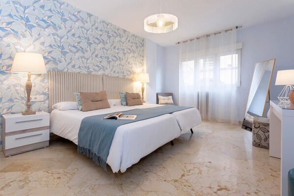 4 bedrooms, iron/ironing board, WiFi, bed sheets