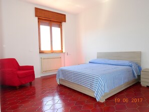 2 bedrooms, iron/ironing board, bed sheets - Gallipoli Casa Florio: large and modern apartment  (Parabita)