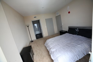 2 bedrooms, iron/ironing board, Internet, bed sheets