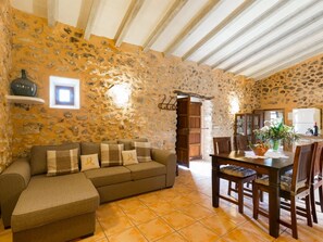 TV, stereo - Can Guapo - Beautiful villa with pool in Llubí (Llubí)