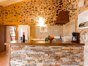 Fridge, microwave, oven, coffee/tea maker