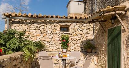 Can Guapo - Kaunis huvila uima-altaalla Llubissa