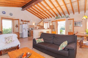 TV, fireplace - Son Bernat 137 cosy finca in the countryside with private pool, terrace, garden and WiFi (Llubi)