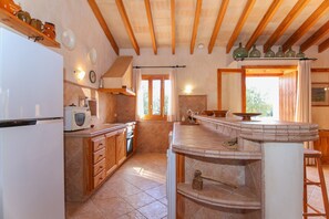 冰箱、微波炉、烤箱、炉灶