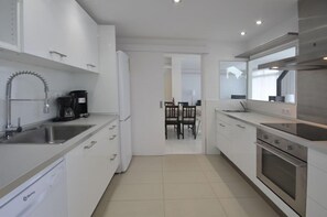 Fridge, microwave, oven, dishwasher - Holiday rental semidetached with swimming pool in Begur, Sa Tuna (Begur)