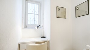 Badewanne, Haartrockner, Handtücher