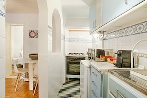 Fridge, microwave, oven, coffee/tea maker