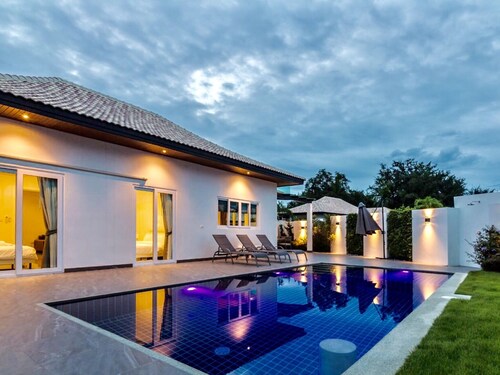 3 makuuhuoneen huvila Hua Hin Thaimaassa 