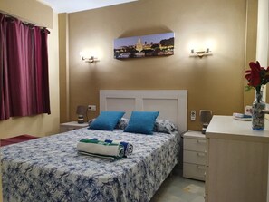 2 bedrooms, in-room safe, iron/ironing board, WiFi - Apartment in Torremolinos (La Carihuela area) Erisa 1. (Torremolinos)