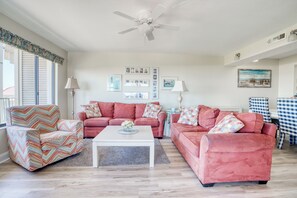 TV, table football, ping pong, books - CRC 1303 - Silver Oceanfront Extended Balcony (St Augustine)