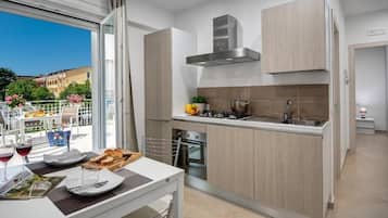Fridge, oven, dishwasher, coffee/tea maker
