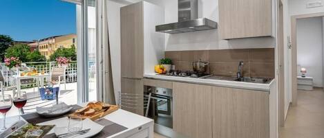 Fridge, oven, dishwasher, coffee/tea maker