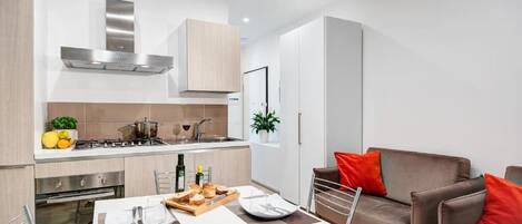 Fridge, oven, dishwasher, coffee/tea maker