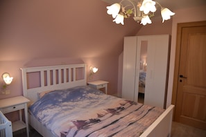 4 Schlafzimmer, Bügeleisen/Bügelbrett, kostenloses WLAN, Bettwäsche