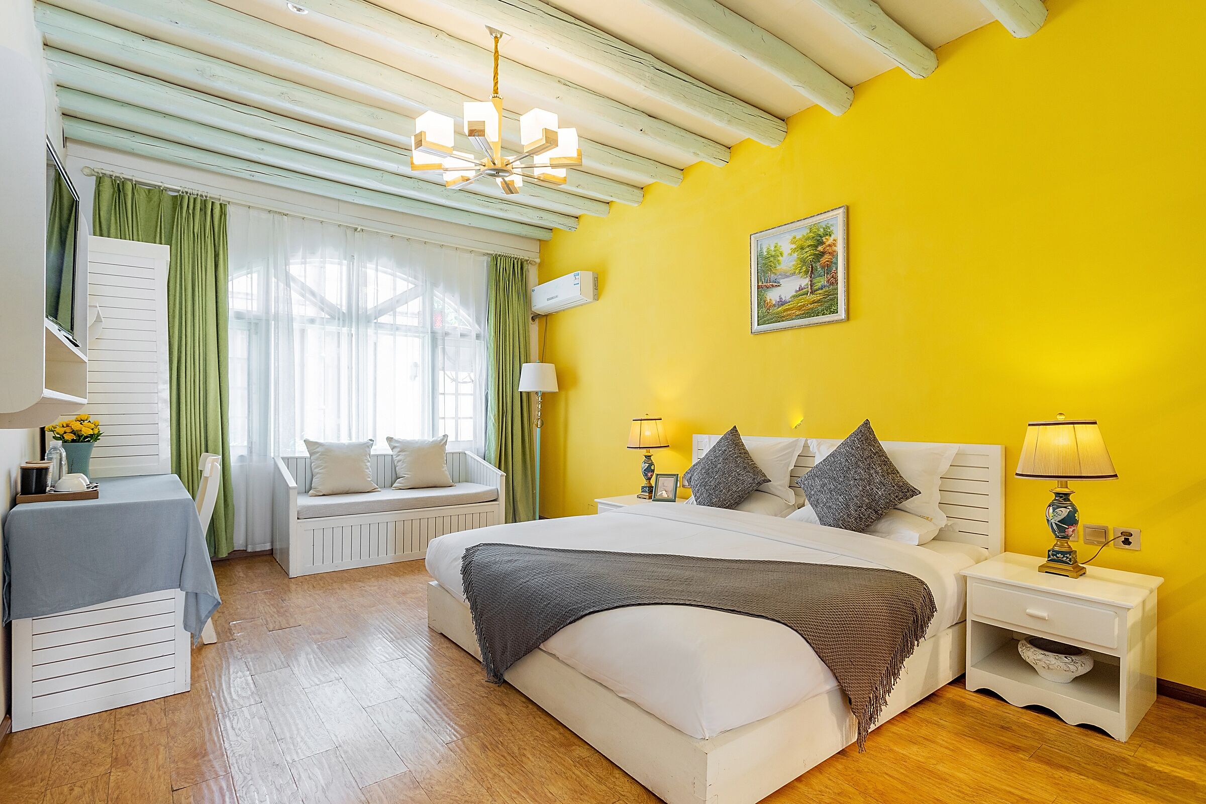 Phòng đôi Superior | Bộ đồ giường cao cấp, bàn, phòng cách âm 