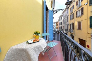 تناول الطعام بالخارج