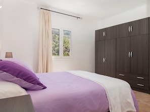 3 chambres, fer et planche Ă repasser, accĂšs Internet, draps fournis
