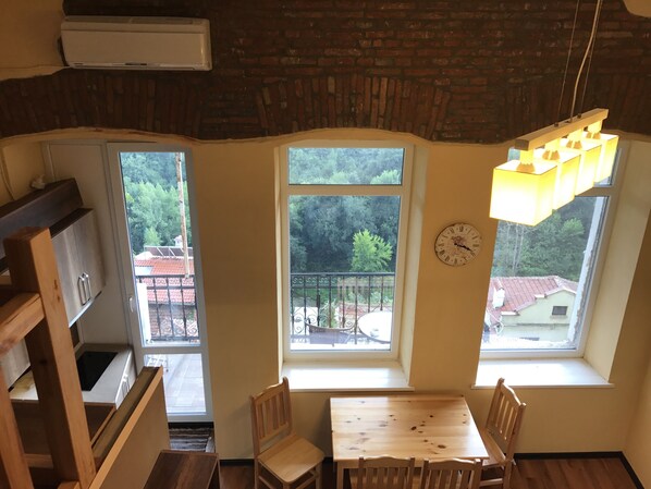 Interior - The yellow door :) - Cozy apartment, amazing view, best location (Veliko Tarnovo)