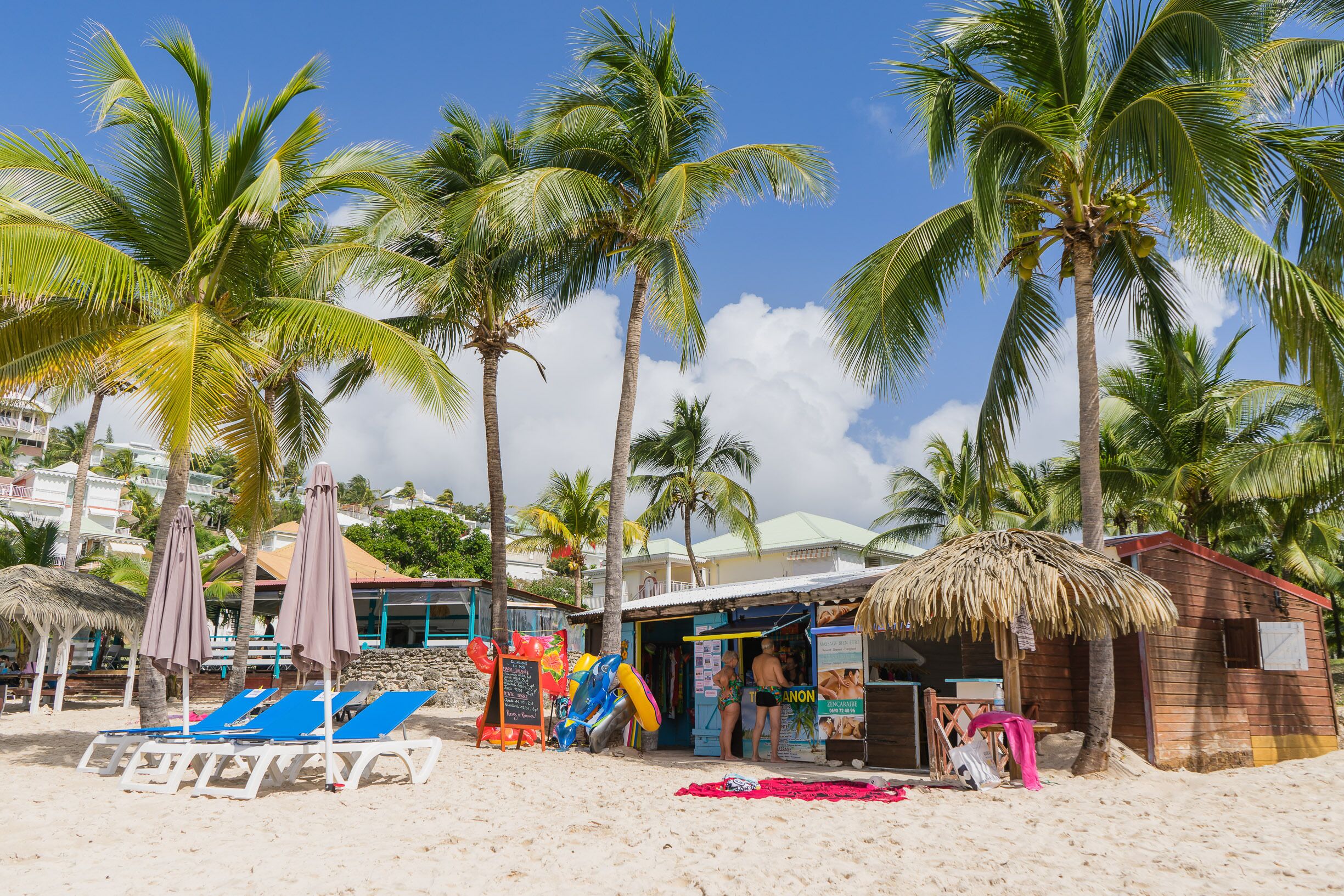 Beach nearby, sun loungers, beach towels