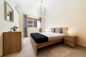 1 soverom, strykejern/-brett, wi-fi (inkludert) og sengetøy