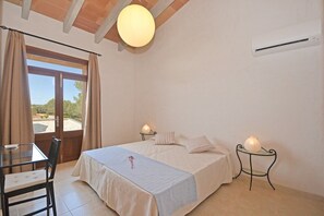 5 bedrooms, in-room safe, iron/ironing board, free WiFi