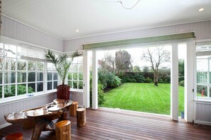 Sun deck - 200 Riccarton Holiday House (Christchurch)