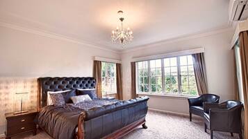 4 bedrooms, soundproofing, iron/ironing board, free WiFi