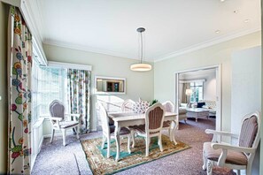 Dining - 200 Riccarton Holiday House (Christchurch)