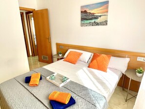 2 bedrooms, iron/ironing board, internet, bed sheets